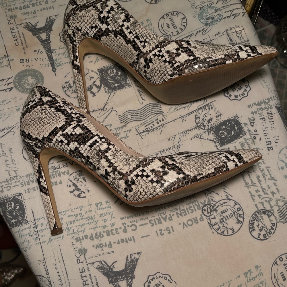 Nine West Black and Cream Snakeskin Heels - Picture 3 of 6